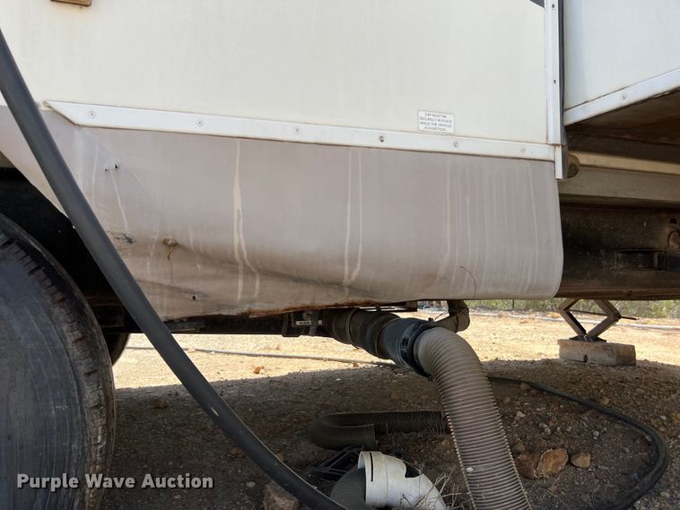 image for item DO2463 2004 Fleetwood Prowler Regal AX6 camper