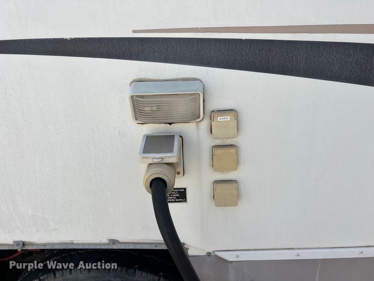 image for item DO2463 2004 Fleetwood Prowler Regal AX6 camper