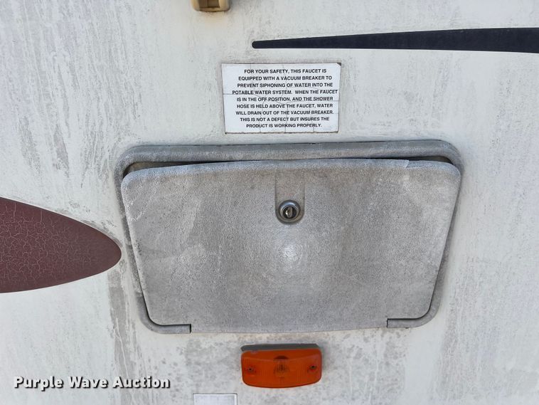 image for item DO2463 2004 Fleetwood Prowler Regal AX6 camper