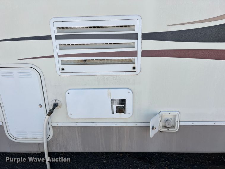 image for item DO2463 2004 Fleetwood Prowler Regal AX6 camper