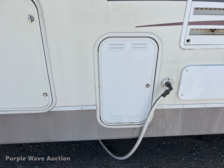 image for item DO2463 2004 Fleetwood Prowler Regal AX6 camper