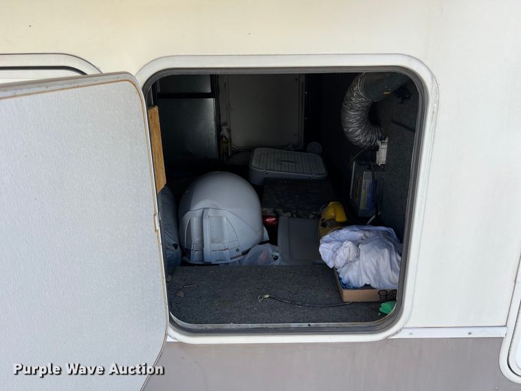 image for item DO2463 2004 Fleetwood Prowler Regal AX6 camper