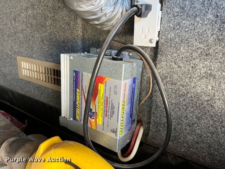 image for item DO2463 2004 Fleetwood Prowler Regal AX6 camper