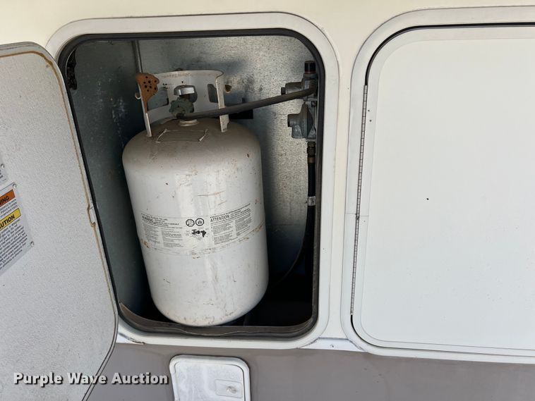 image for item DO2463 2004 Fleetwood Prowler Regal AX6 camper