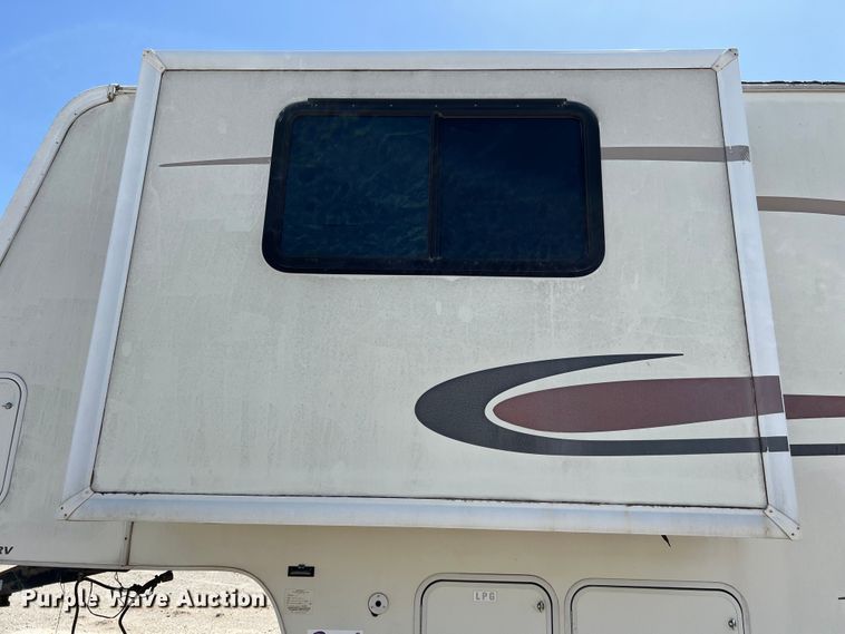 image for item DO2463 2004 Fleetwood Prowler Regal AX6 camper