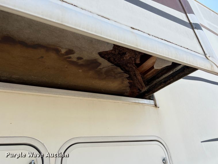 image for item DO2463 2004 Fleetwood Prowler Regal AX6 camper