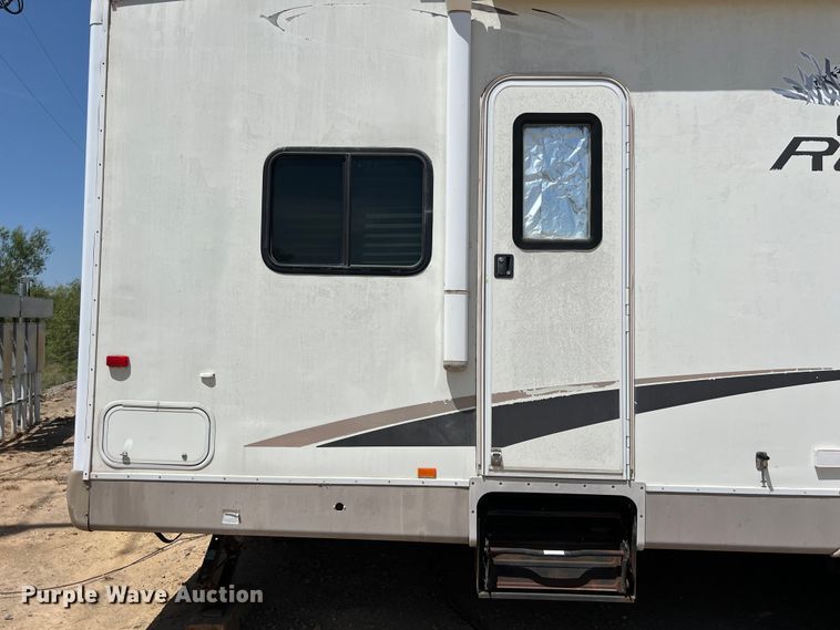 image for item DO2463 2004 Fleetwood Prowler Regal AX6 camper