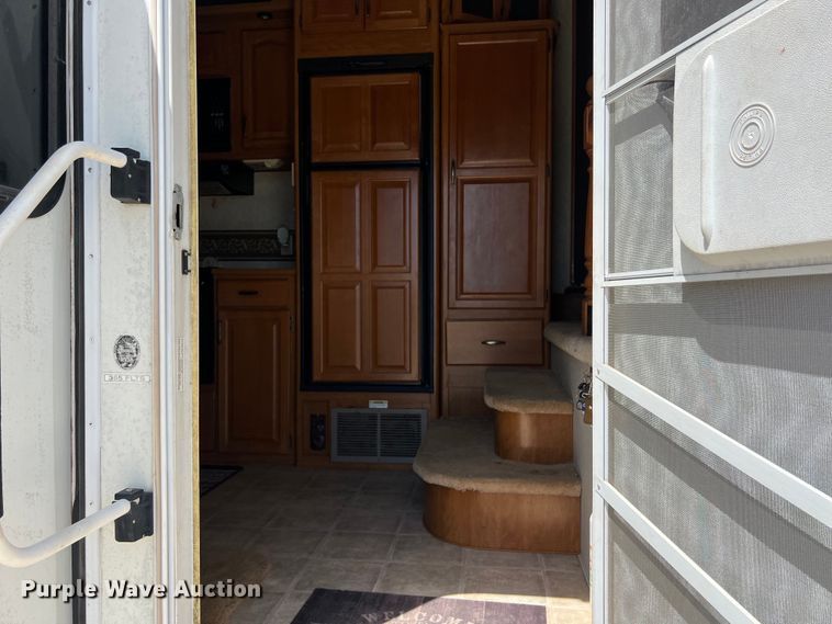 image for item DO2463 2004 Fleetwood Prowler Regal AX6 camper