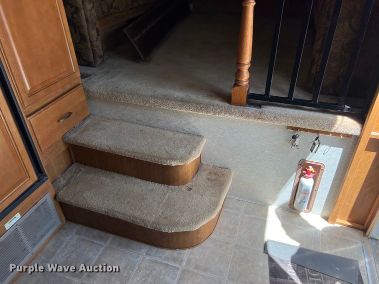 image for item DO2463 2004 Fleetwood Prowler Regal AX6 camper