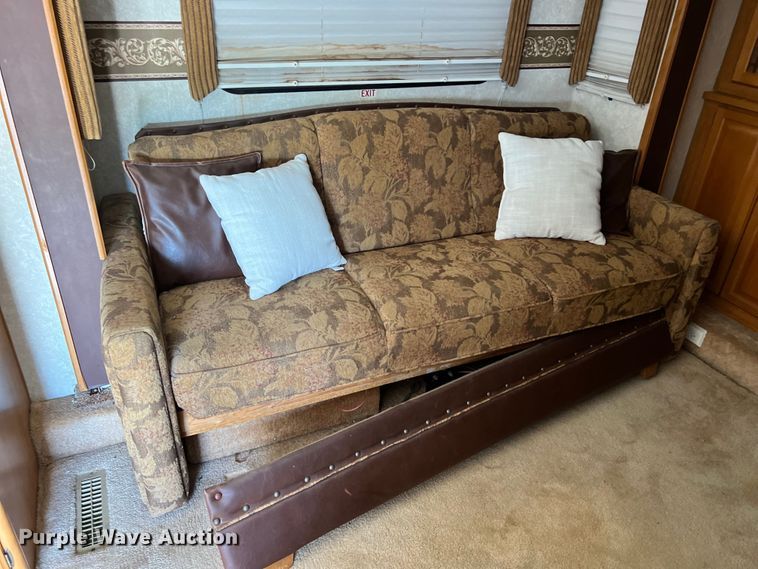 image for item DO2463 2004 Fleetwood Prowler Regal AX6 camper