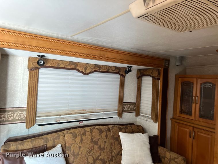 image for item DO2463 2004 Fleetwood Prowler Regal AX6 camper