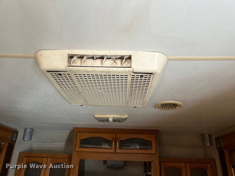 image for item DO2463 2004 Fleetwood Prowler Regal AX6 camper