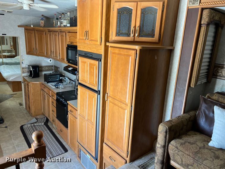 image for item DO2463 2004 Fleetwood Prowler Regal AX6 camper