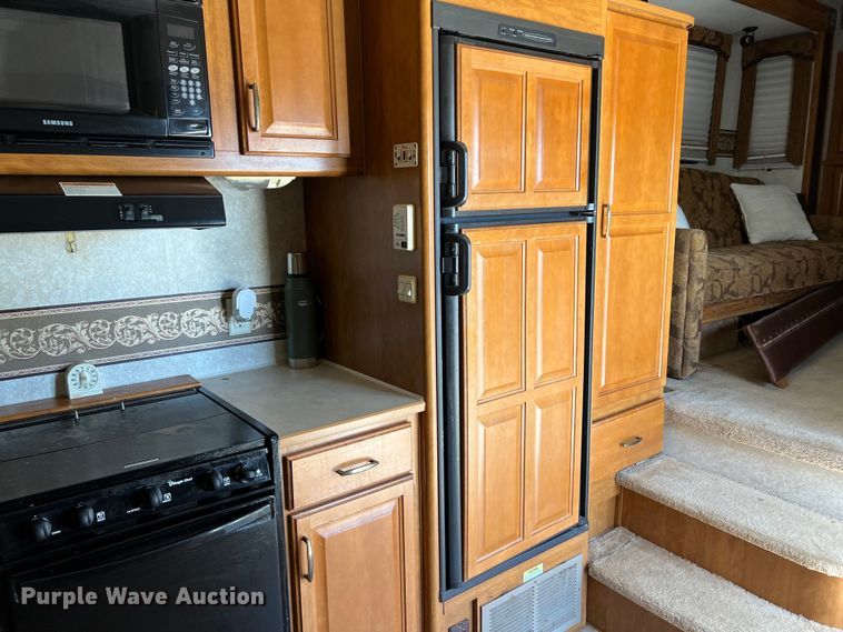 image for item DO2463 2004 Fleetwood Prowler Regal AX6 camper