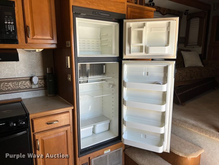 image for item DO2463 2004 Fleetwood Prowler Regal AX6 camper