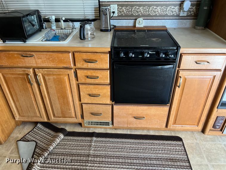 image for item DO2463 2004 Fleetwood Prowler Regal AX6 camper