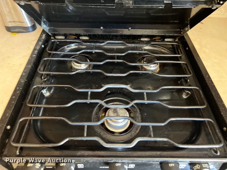 image for item DO2463 2004 Fleetwood Prowler Regal AX6 camper