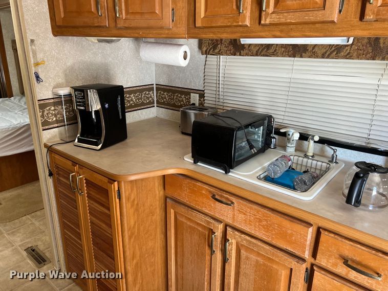 image for item DO2463 2004 Fleetwood Prowler Regal AX6 camper