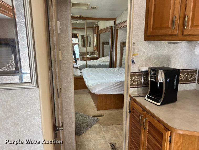 image for item DO2463 2004 Fleetwood Prowler Regal AX6 camper