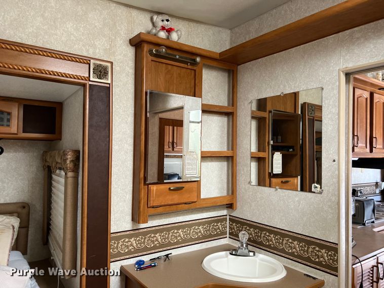 image for item DO2463 2004 Fleetwood Prowler Regal AX6 camper