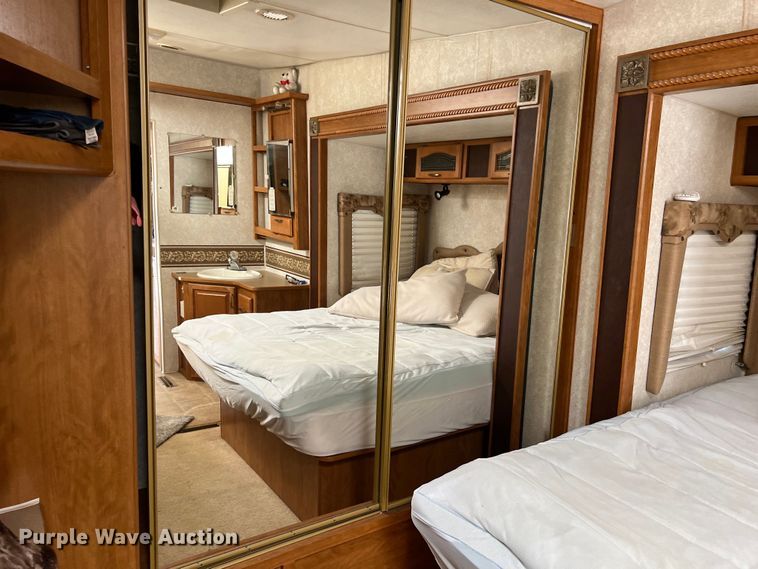 image for item DO2463 2004 Fleetwood Prowler Regal AX6 camper