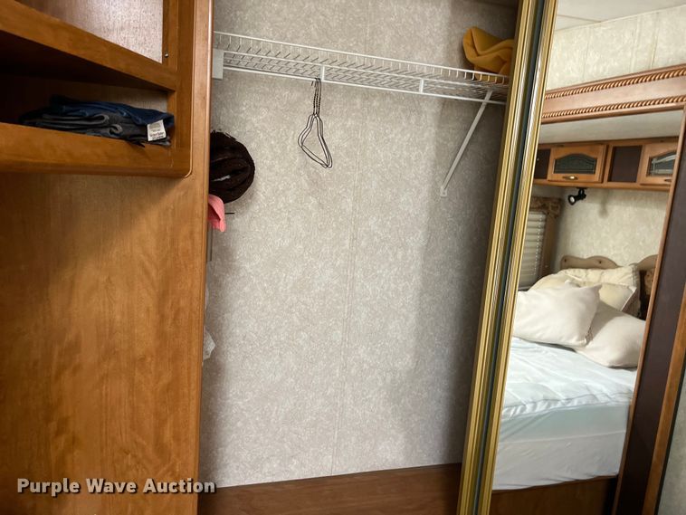 image for item DO2463 2004 Fleetwood Prowler Regal AX6 camper