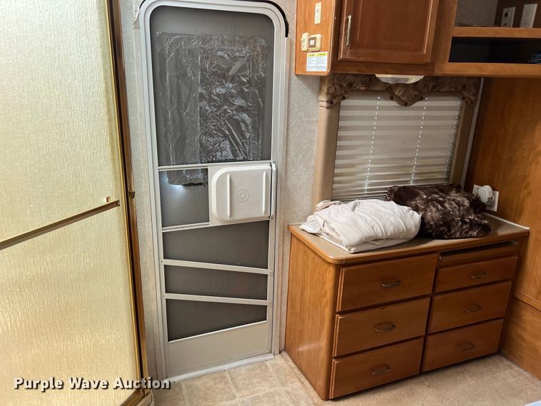 image for item DO2463 2004 Fleetwood Prowler Regal AX6 camper