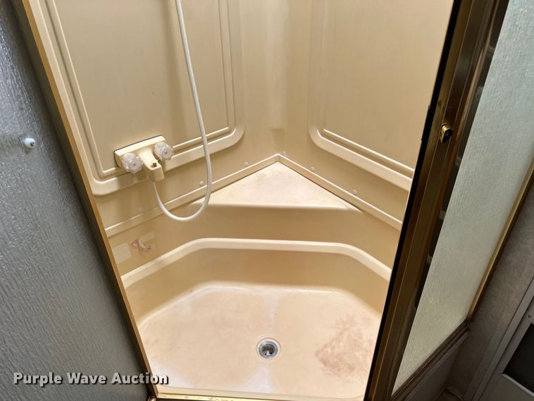 image for item DO2463 2004 Fleetwood Prowler Regal AX6 camper