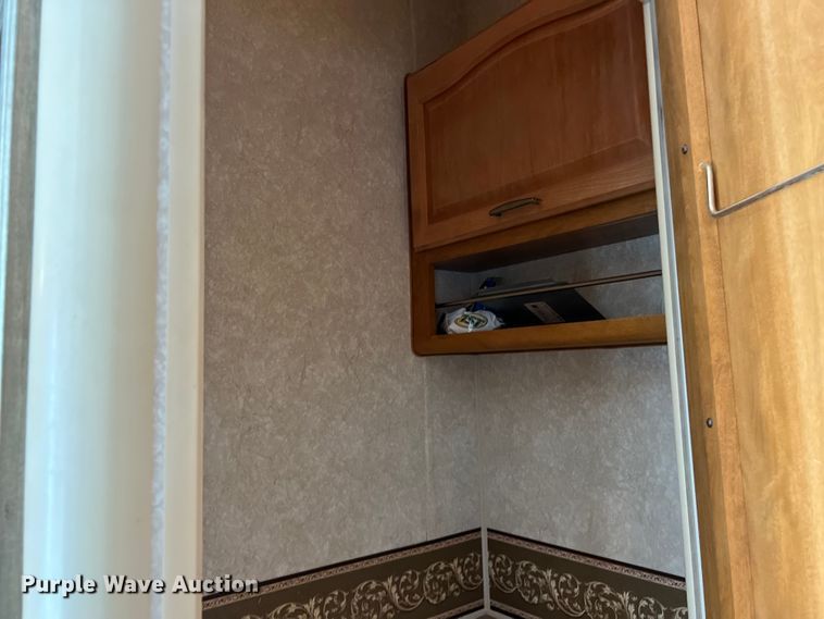 image for item DO2463 2004 Fleetwood Prowler Regal AX6 camper