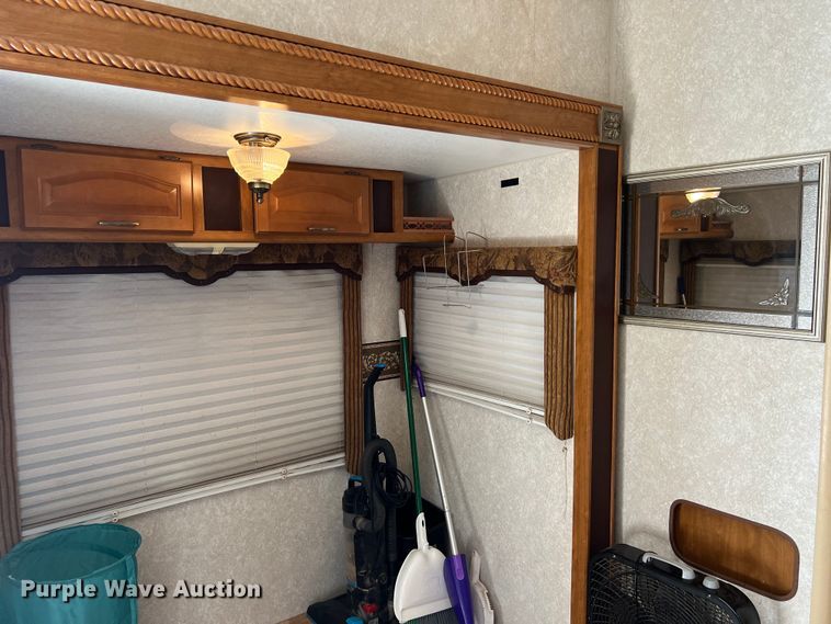 image for item DO2463 2004 Fleetwood Prowler Regal AX6 camper