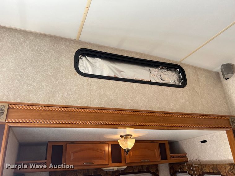 image for item DO2463 2004 Fleetwood Prowler Regal AX6 camper