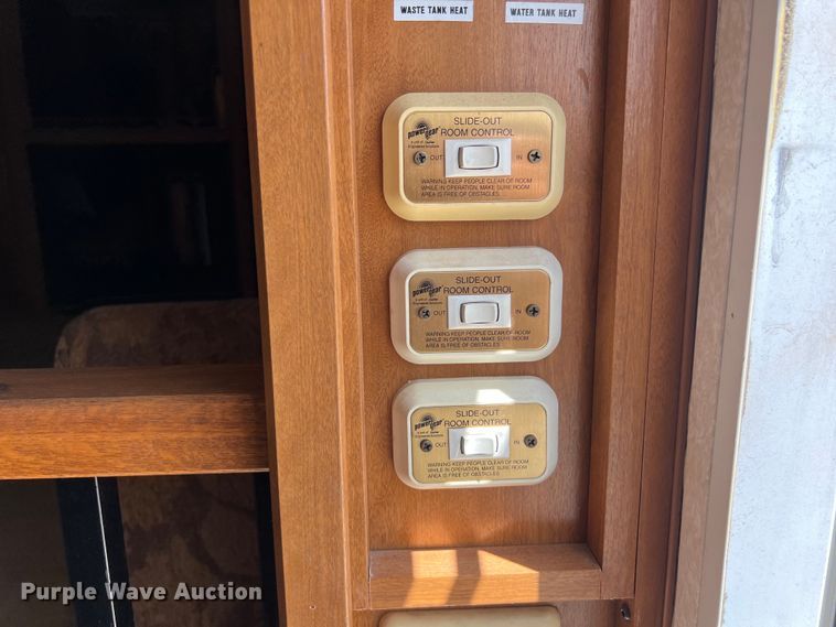 image for item DO2463 2004 Fleetwood Prowler Regal AX6 camper