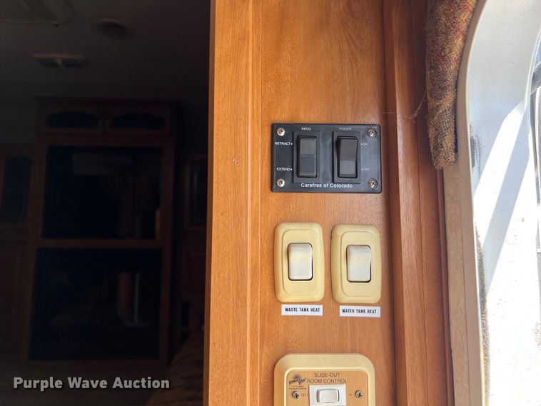 image for item DO2463 2004 Fleetwood Prowler Regal AX6 camper