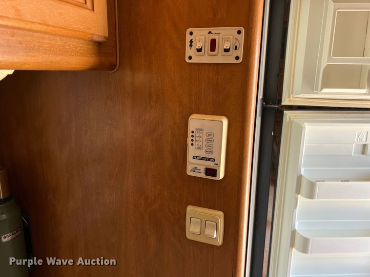 image for item DO2463 2004 Fleetwood Prowler Regal AX6 camper