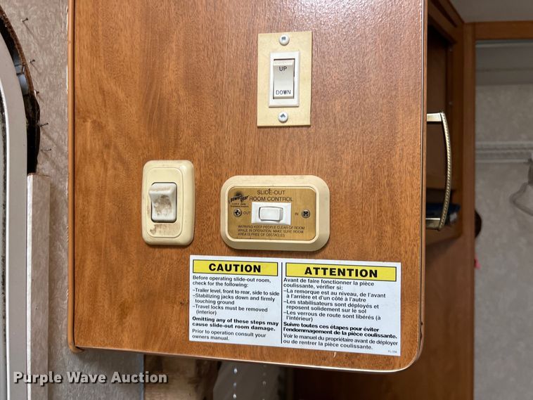 image for item DO2463 2004 Fleetwood Prowler Regal AX6 camper