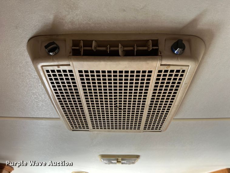 image for item DO2463 2004 Fleetwood Prowler Regal AX6 camper