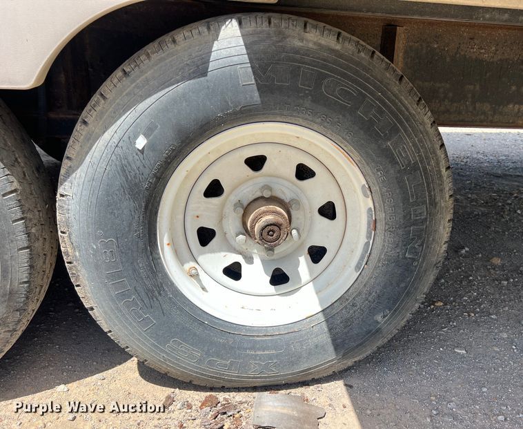 image for item DO2463 2004 Fleetwood Prowler Regal AX6 camper