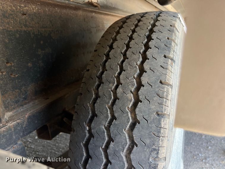 image for item DO2463 2004 Fleetwood Prowler Regal AX6 camper