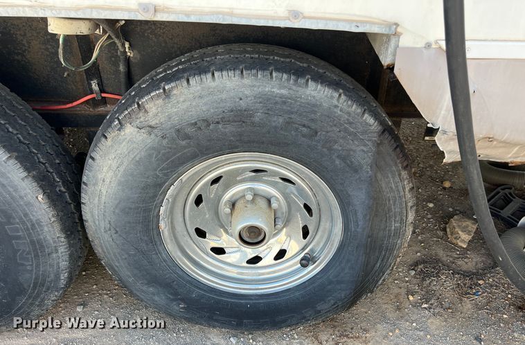 image for item DO2463 2004 Fleetwood Prowler Regal AX6 camper