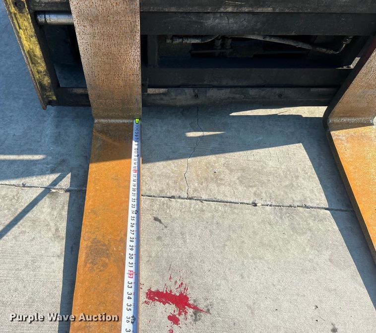 image for item DO6645 Hyster 80 forklift