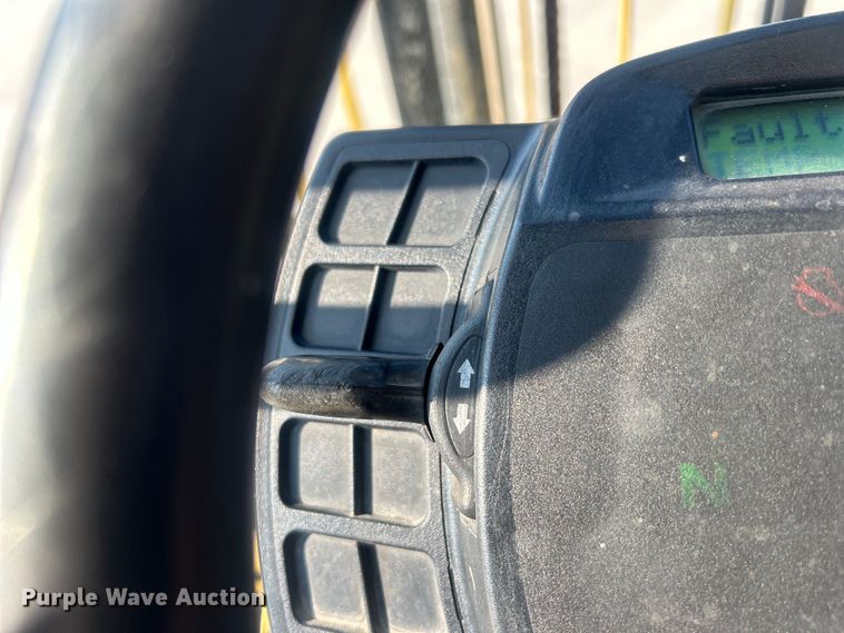 image for item DO6645 Hyster 80 forklift