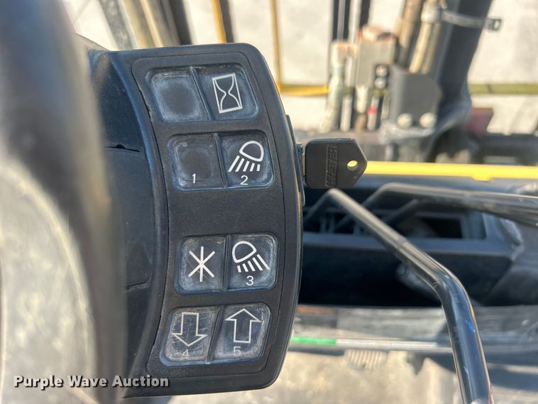 image for item DO6645 Hyster 80 forklift