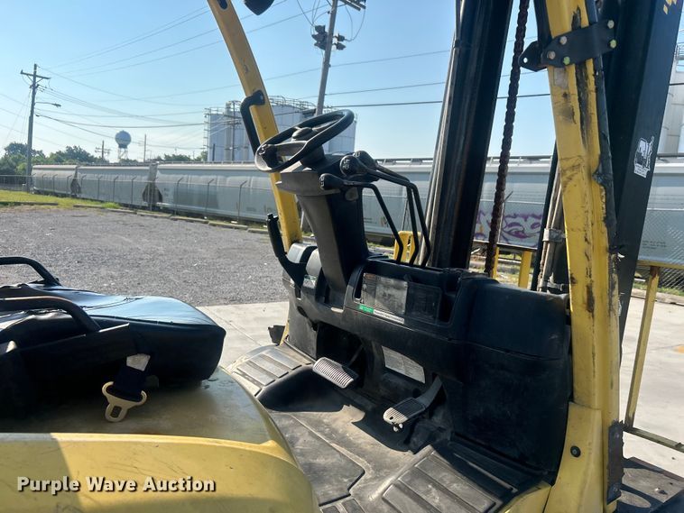 image for item DO6645 Hyster 80 forklift