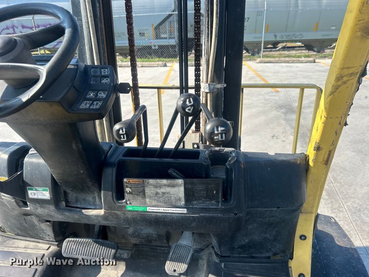 image for item DO6645 Hyster 80 forklift