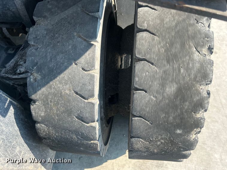 image for item DO6645 Hyster 80 forklift