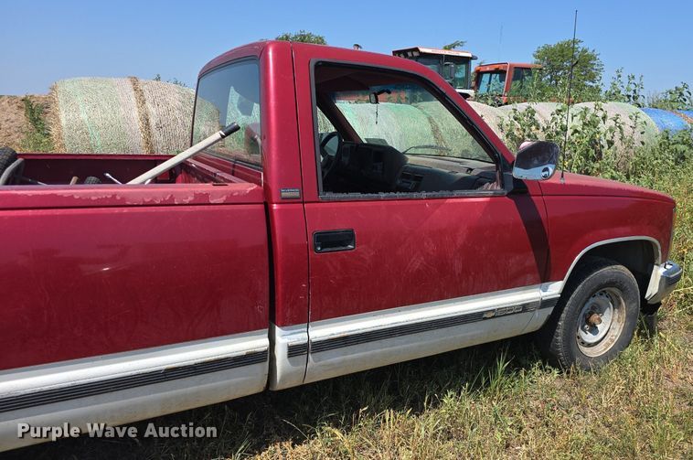 image for item DQ4468 1992 Chevrolet C1500 pickup truck