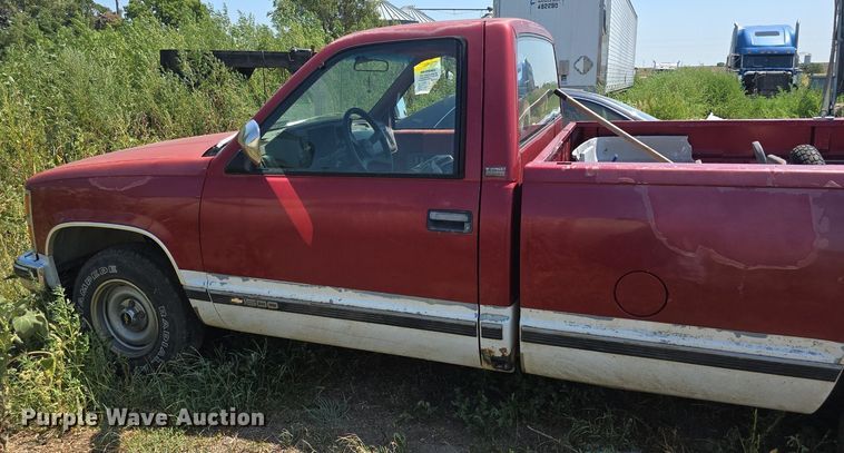 image for item DQ4468 1992 Chevrolet C1500 pickup truck