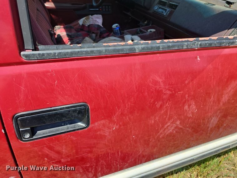 image for item DQ4468 1992 Chevrolet C1500 pickup truck