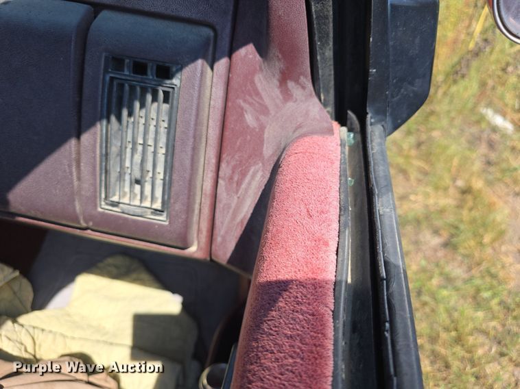 image for item DQ4468 1992 Chevrolet C1500 pickup truck