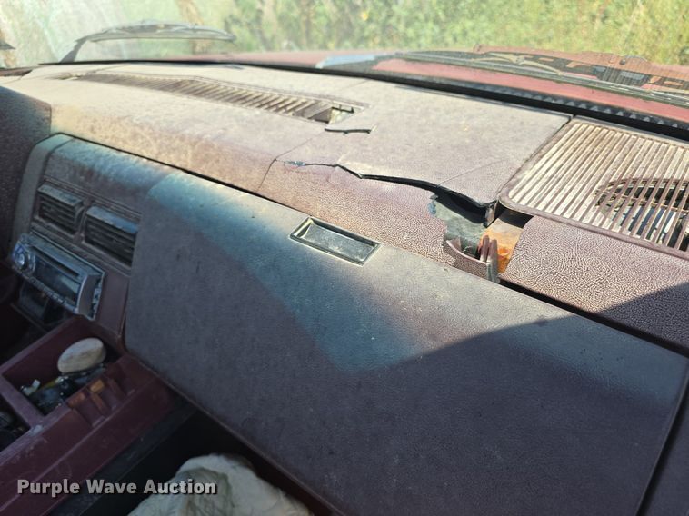 image for item DQ4468 1992 Chevrolet C1500 pickup truck